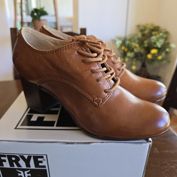 NWT FRYE Stella Oxford Leather Heeled Shoes 6.5 - Picture 7 of 12